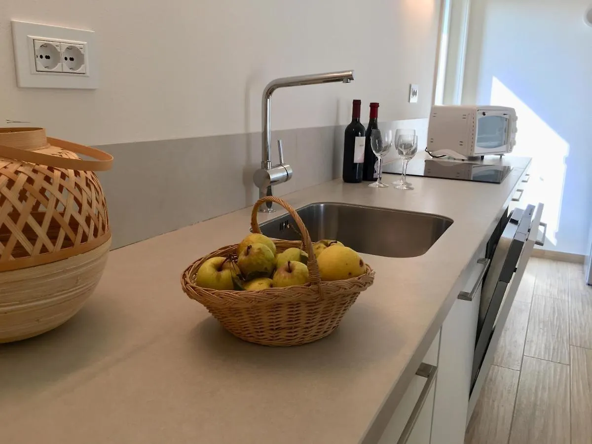 Barcuzzi Apartment