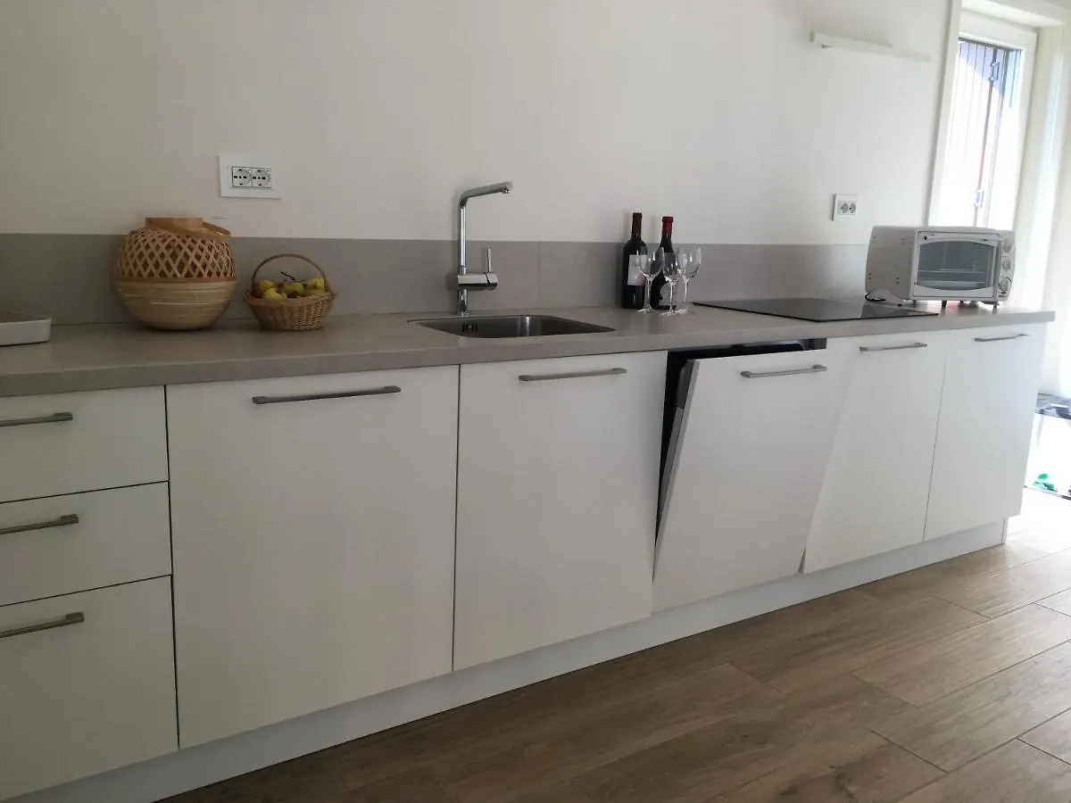 Barcuzzi Apartment